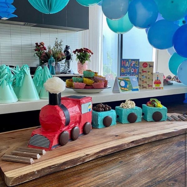 Train Cake Decorating Set
